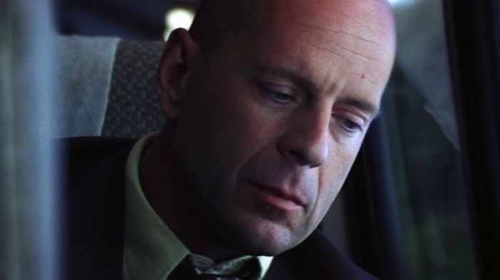 glass-movie-deaths-kevin-crumb-s-father-train-crash-unbreakable-1154461