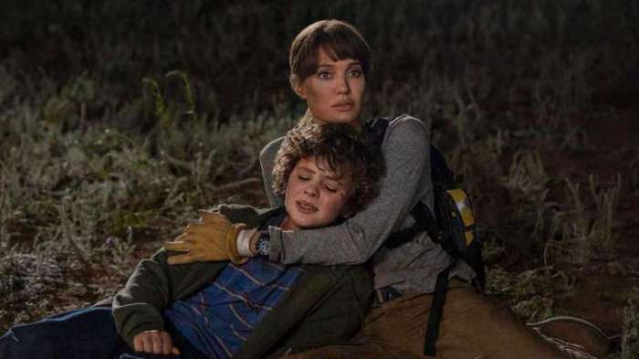 Angelina-Jolie-in-Those-Who-Wish-Me-Dead-Ending