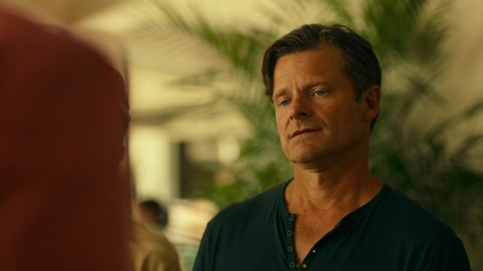 the-white-lotus-s01e01-720p-web-h264-ggez-large